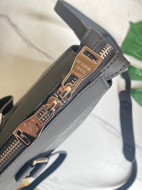 ルイヴィトンバッグ角部分ディテール